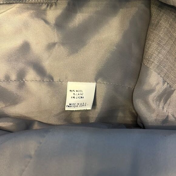 Theory Light Gray Structured Blazer with Notched Lapels and Fitted Silhouette - Picture 9 of 9